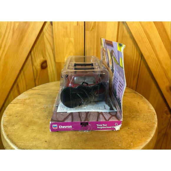 Vintage Chevron Collectible Car Nando 1999 (6135) - Picture 2 of 6